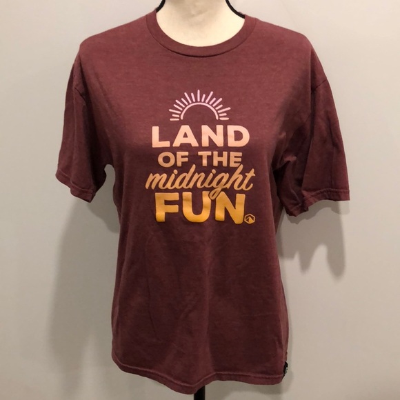 Yukon Built burgundy t-shirt land of the midnight fun SZ L/XL EUC - Picture 1 of 5